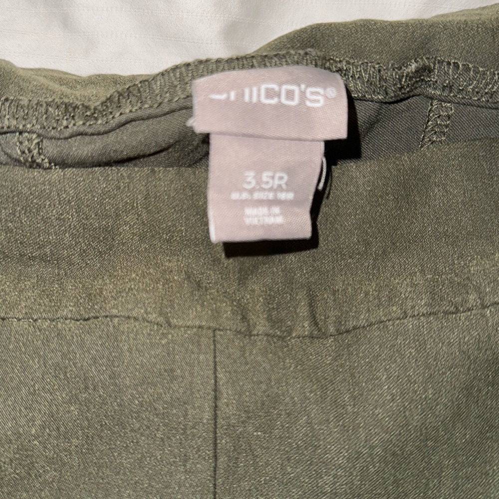 Chicos size 3.5 R 3 buttons ankle (decorative) ankle length